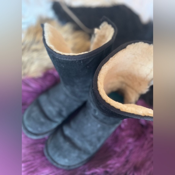 Black leather UGG boots, size 8 - Picture 2 of 4